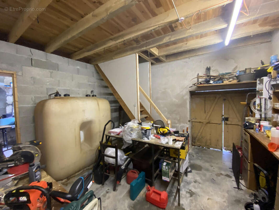 garage - Maison à YVIERS