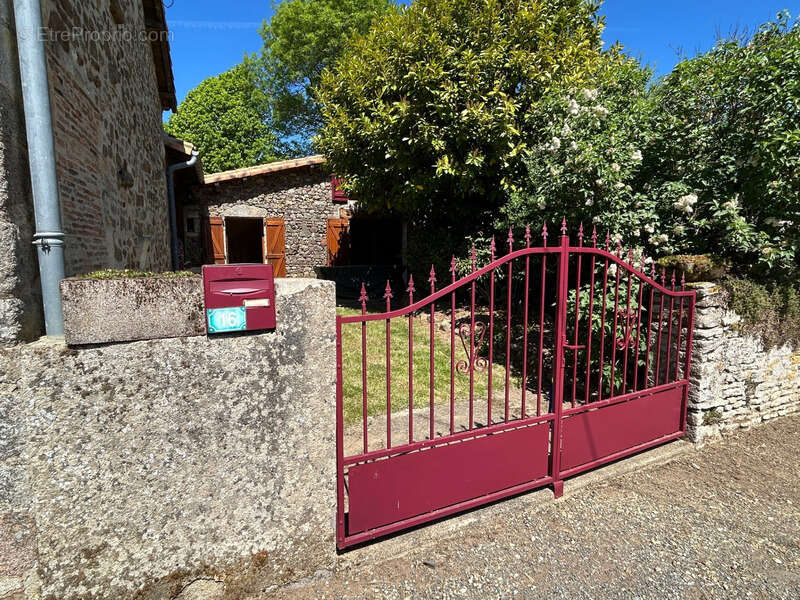 Maison à CHANTECORPS