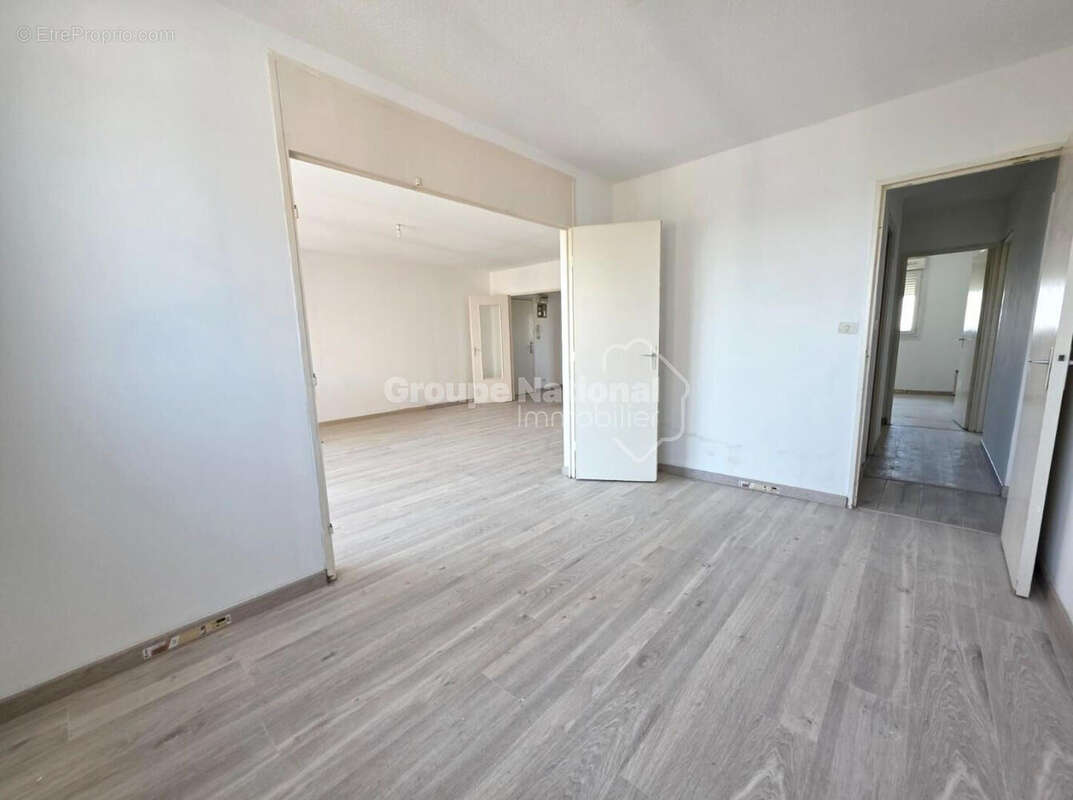 Appartement T5 de 96 m² avec terrasse, ascenseur et cave, Miramas - photo 7