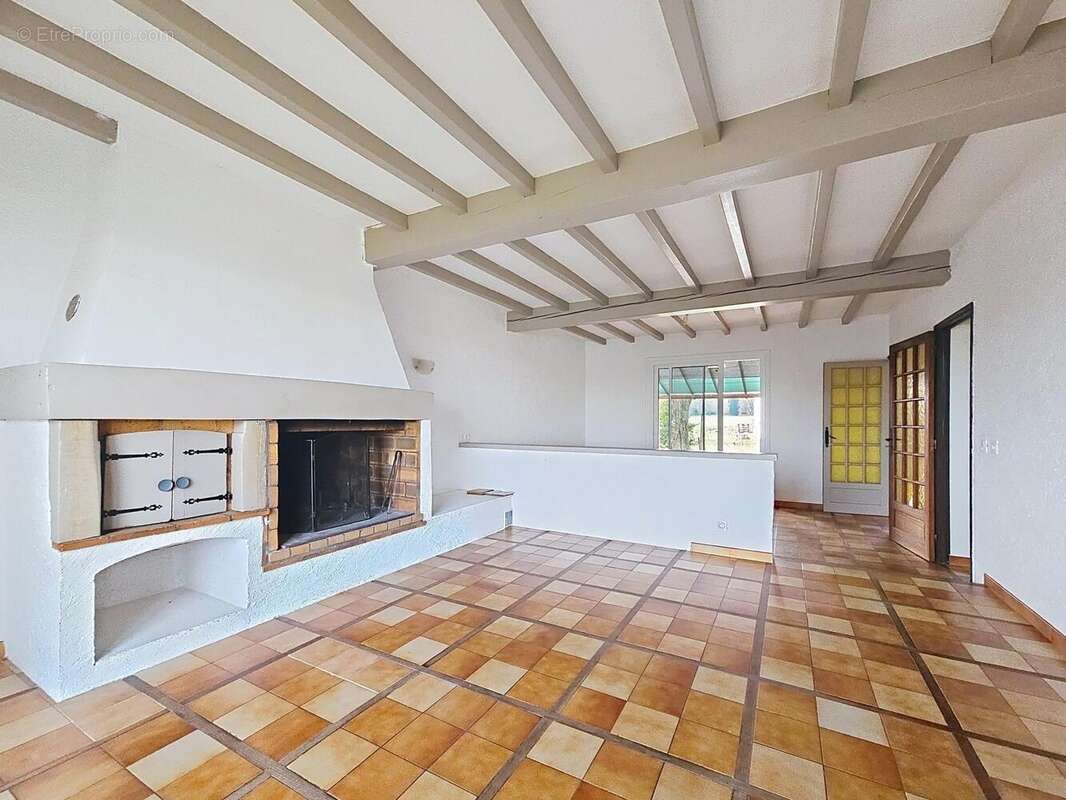 Photo 3 - Maison à VILLENEUVE-LA-COMPTAL