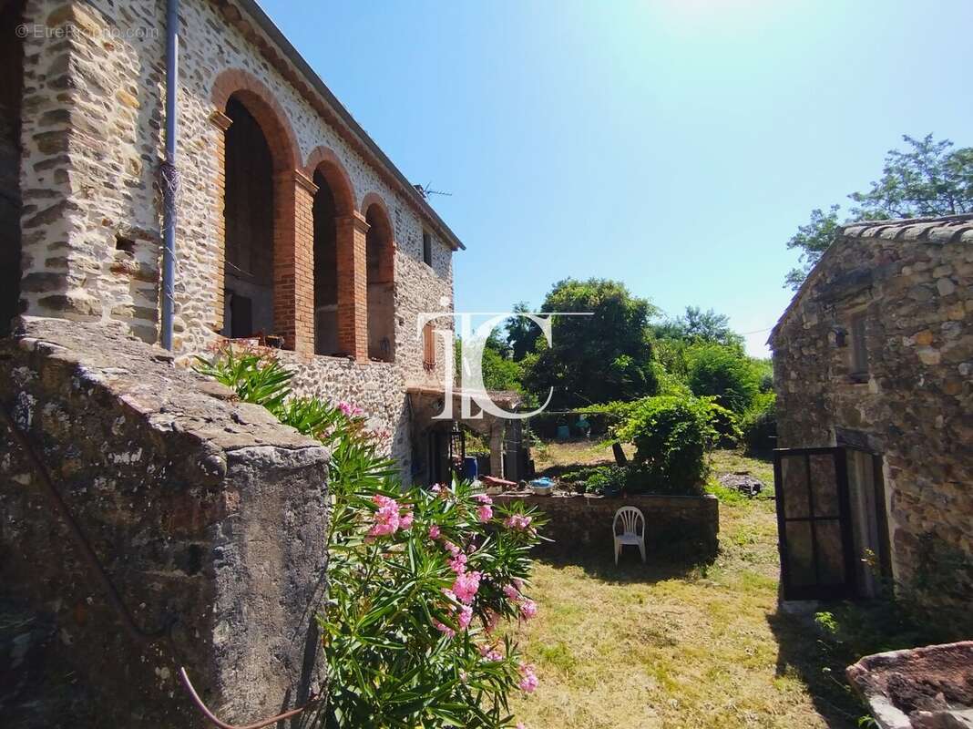 Propriété de caractère  Ancienne filature à réinventer dans un cadre d'exception - A RENOVER ENTIEREMENT - - photo 4