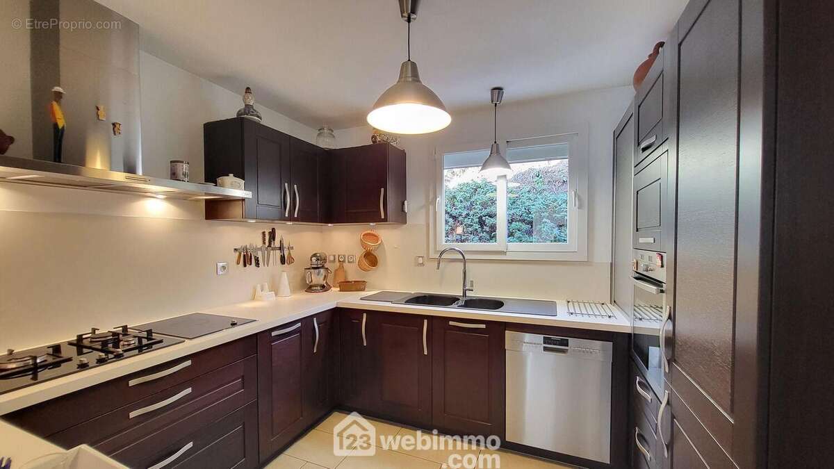 Jolie cuisine entièrement équipée - Maison à ALLEMOND