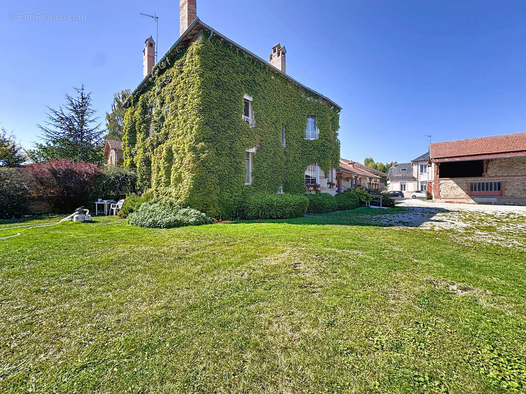Maison à COURCY