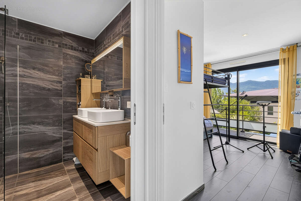 Appartement à AIX-LES-BAINS