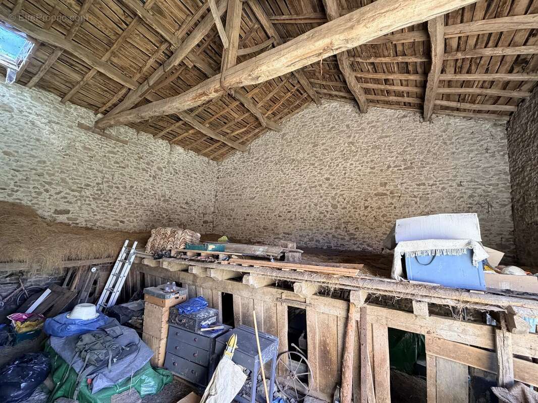 Maison à COMPREIGNAC