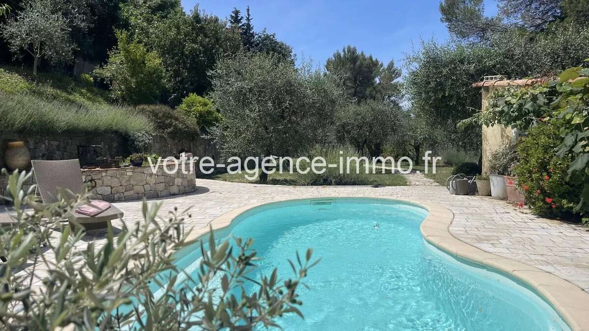 Peille, belle maison 105m² + garage 30m² Piscine + dépendance - photo 2