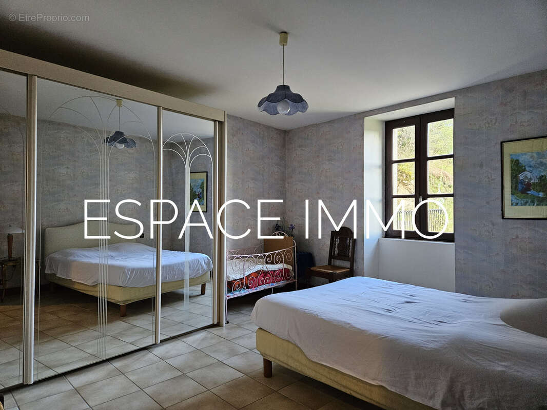 Maison à LIVINHAC-LE-HAUT