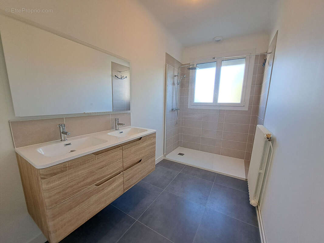 Maison à SAINT-CHRISTOPHE-DU-LIGNERON