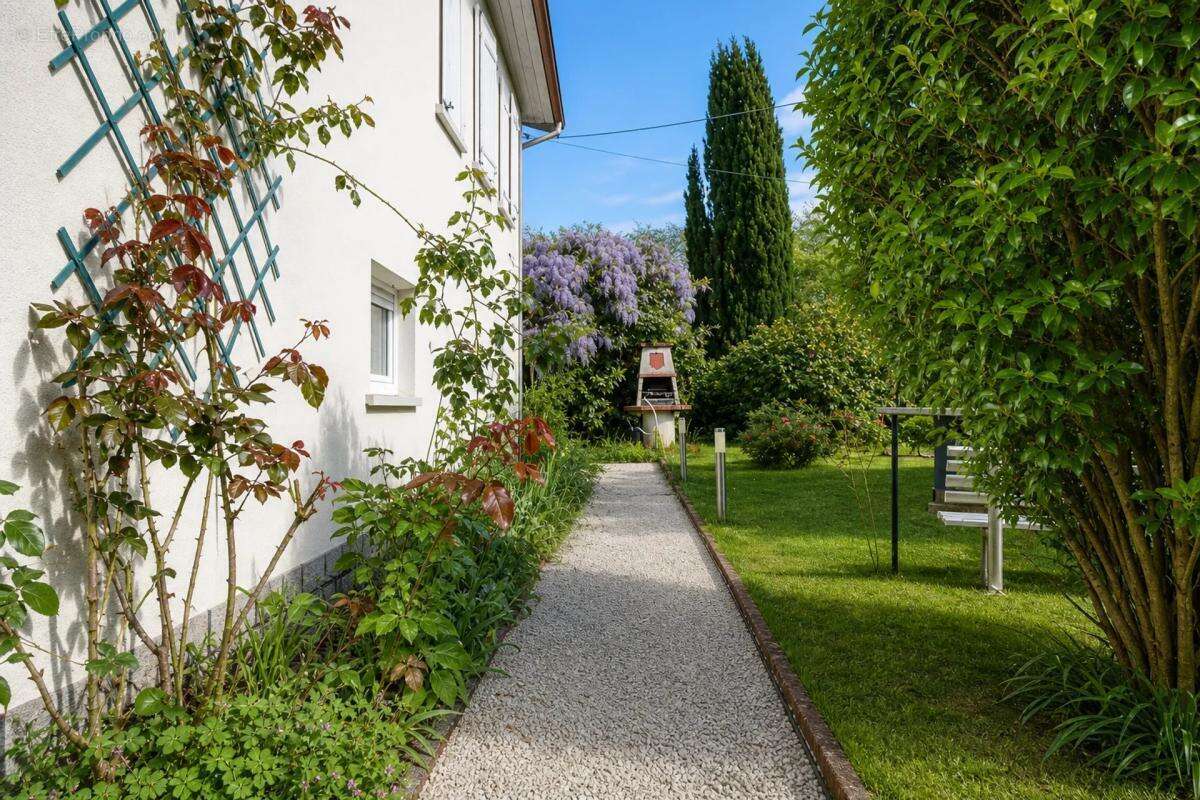 Maison louée 5 pièces avec grand jardin à Chaptelat - photo 12
