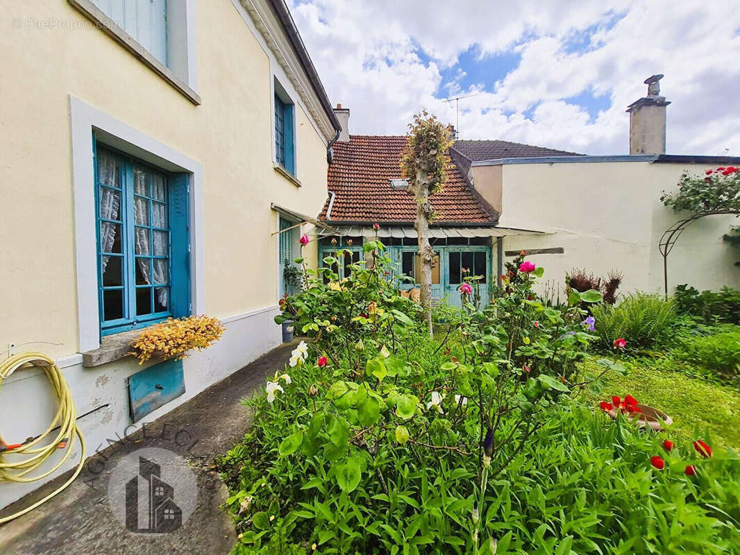 Maison à MONTEVRAIN