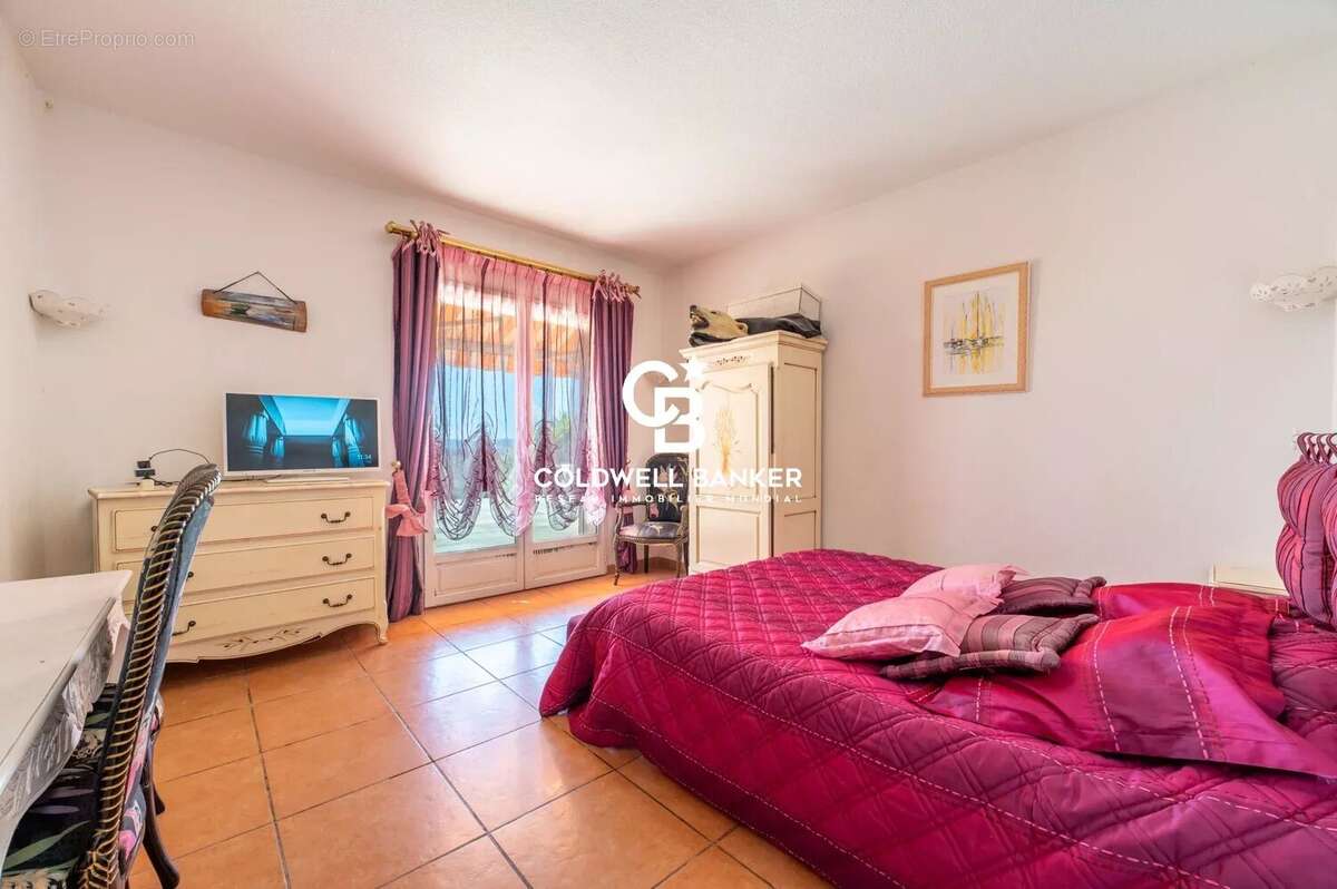 Villa de plain-pied avec panorama exceptionnel sur la Méditerranée - photo 21