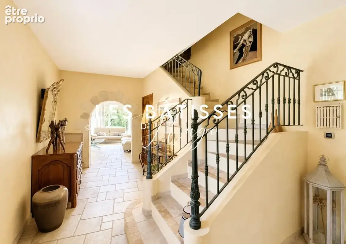 Maison 5 pièces 154 m² à vendre à Fontvieille (13990) - photo 2