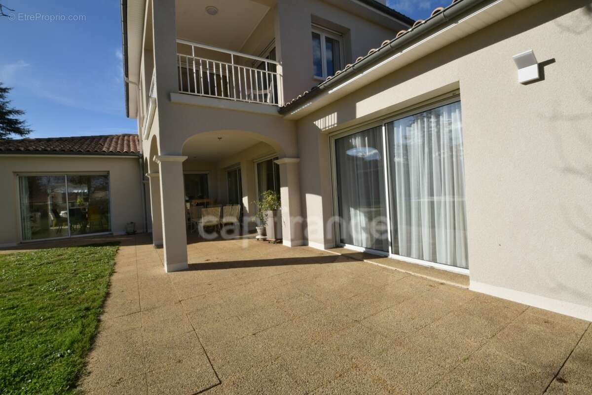 Villa familiale de standing - 4 chambres - piscine - pool house - double garage à MARMANDE (47) - photo 18