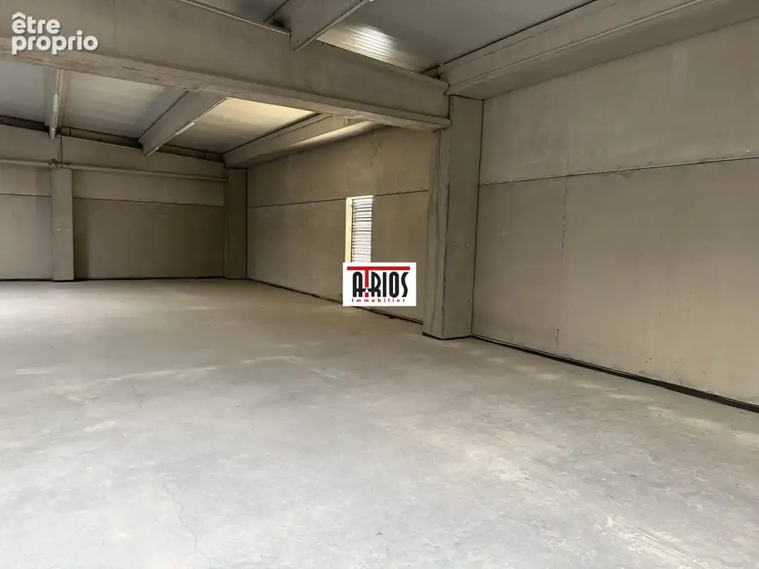 Commerce 560 m² à vendre à Cuers (83390) - photo 4