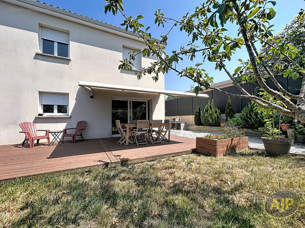 Maison à CUBZAC-LES-PONTS
