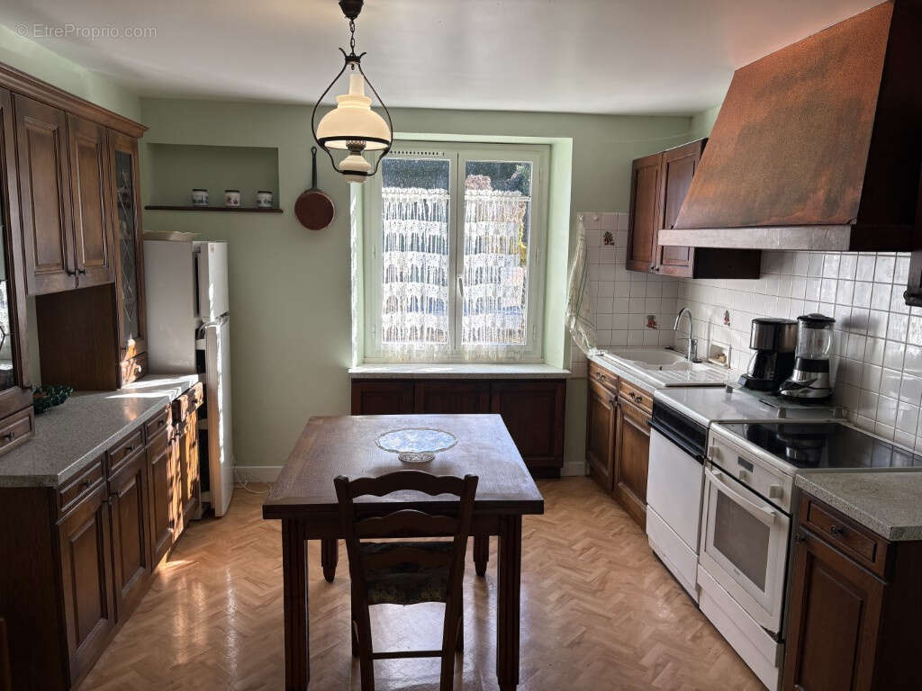 Maison à ARNAC-POMPADOUR