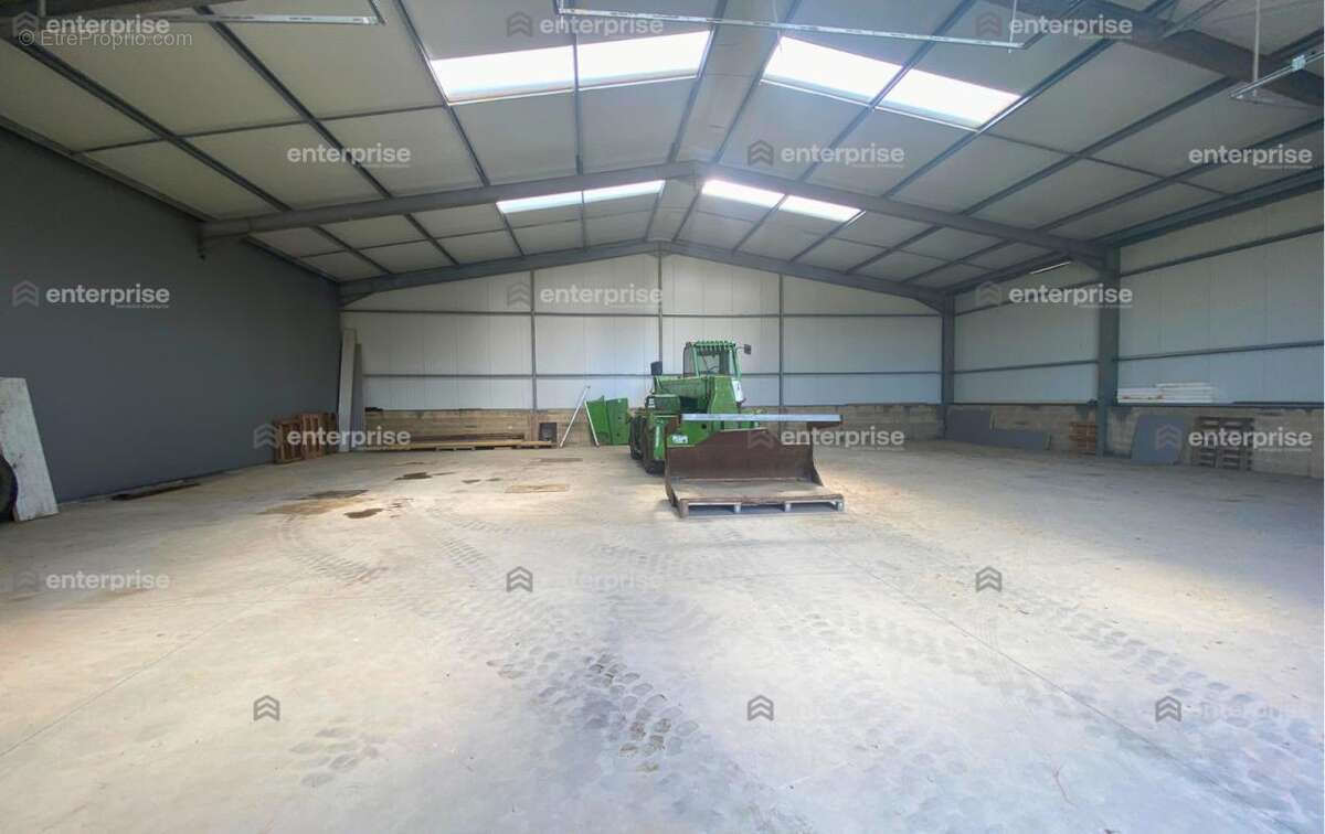 Commerce 720 m² à Noyon  - photo 2