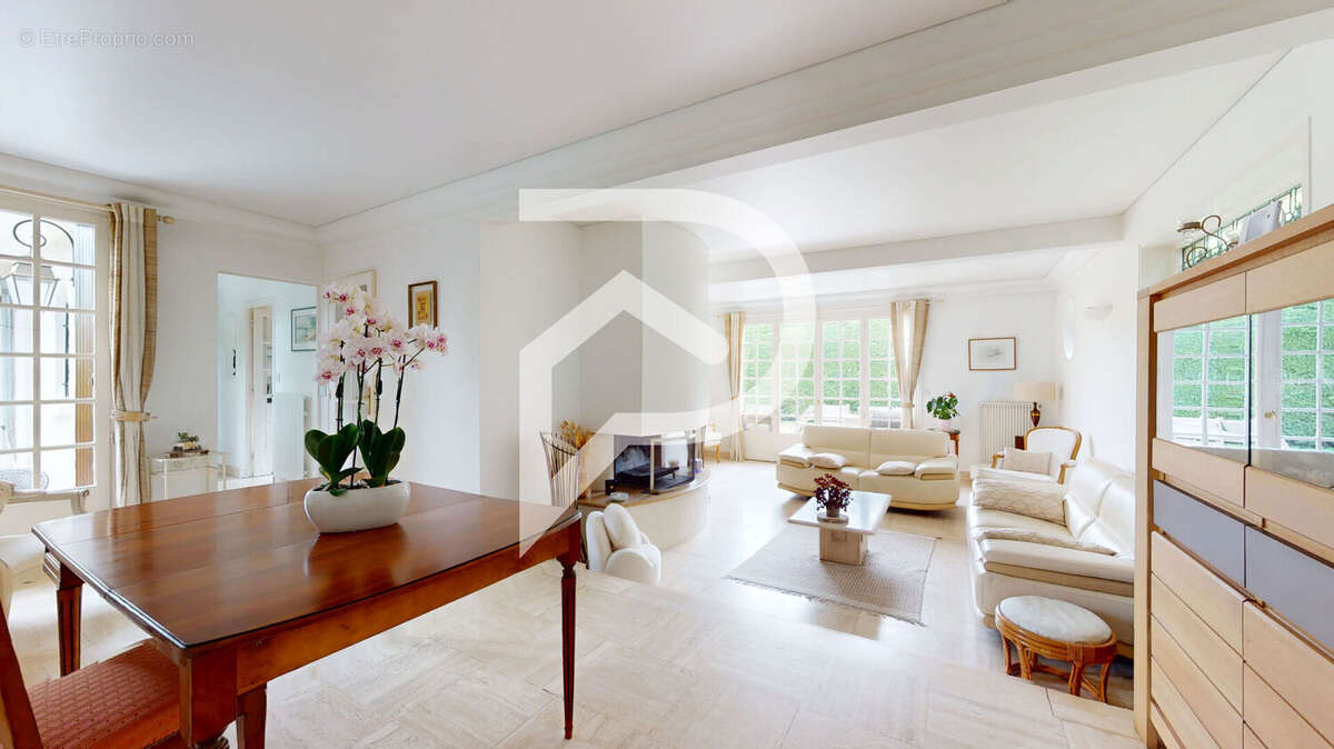 RARE - Coeur de Marly-le-Roi maison familiale de 6 chambres avec double séjour, jardin, garage - photo 7