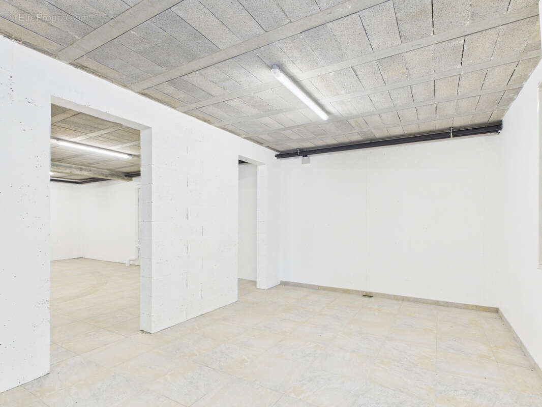 LUCINGES - Maison d'architecte contemporaine de 7 pièces avec piscine. - photo 25