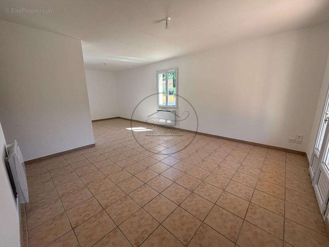 Maison à SAINT-BRES