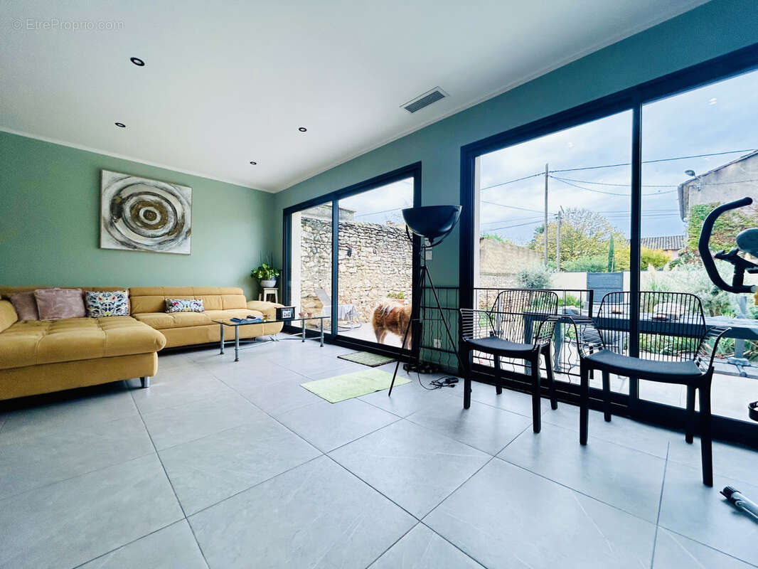 Maison à MORIERES-LES-AVIGNON