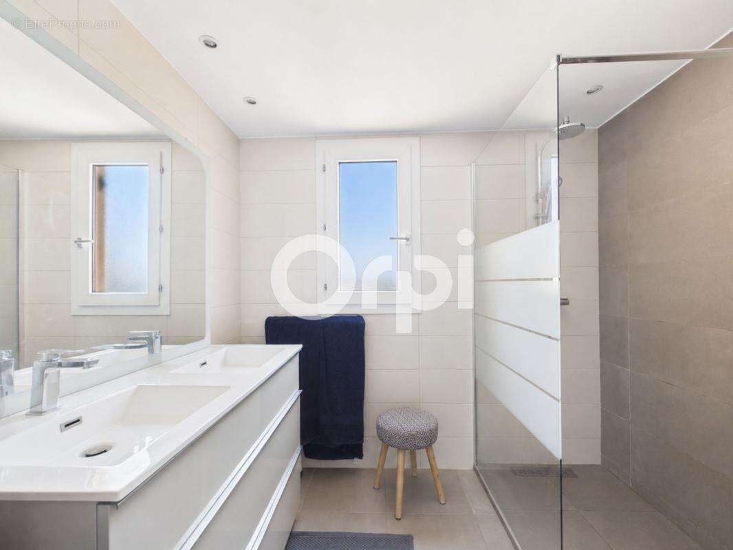 Appartement à MANDELIEU-LA-NAPOULE
