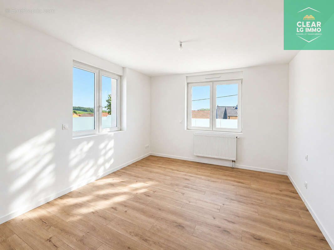 Appartement à SEMECOURT