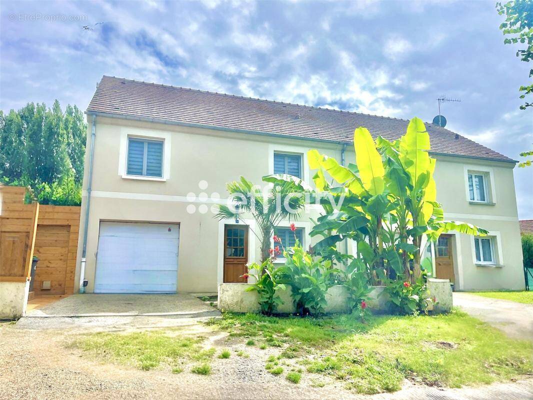 Maison à VILLENEUVE-SAINT-GERMAIN