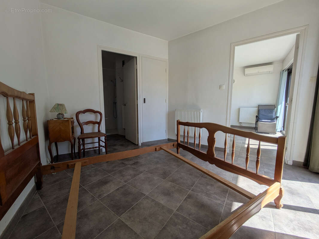 Appartement à BAGNOLS-SUR-CEZE