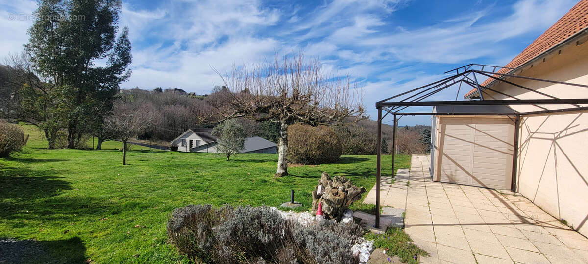 Maison à BEYNAT