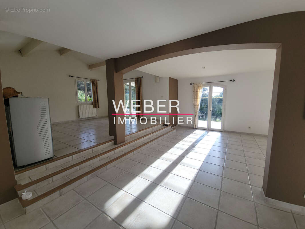 EVENOS - Villa familiale 4 chambres piscine terrain 4000 m2 - photo 2