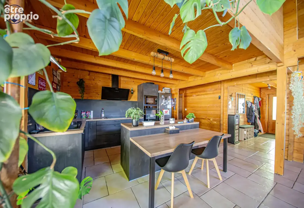 Chalet lumineux avec terrasse et dépendance - photo 5