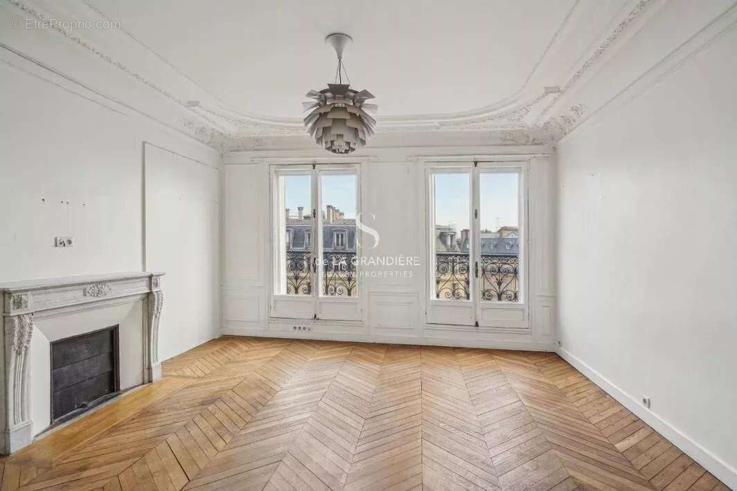 Appartement à PARIS-8E