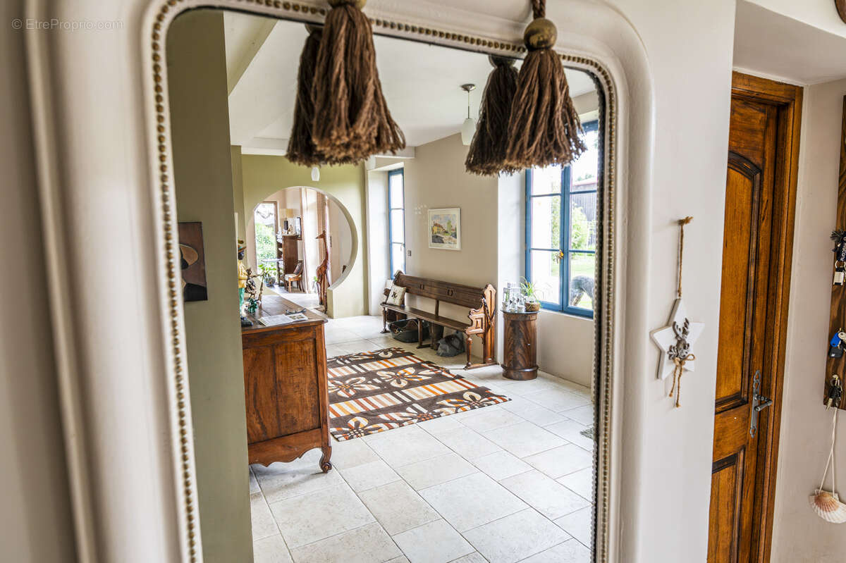 Un Domaine offrant près de 1 400 m2 de bâtis - photo 5