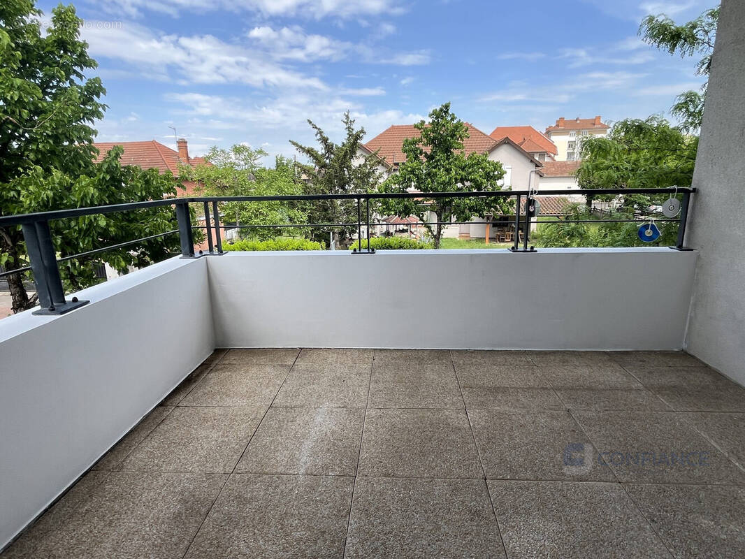 Appartement à DECINES-CHARPIEU