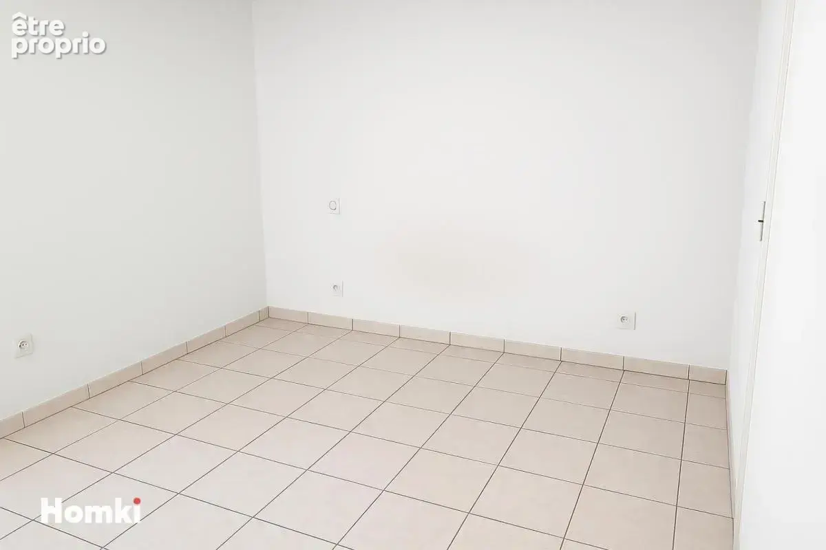 Appartement T3 de 68 m² à Perpignan 66000, Place de la République - photo 2