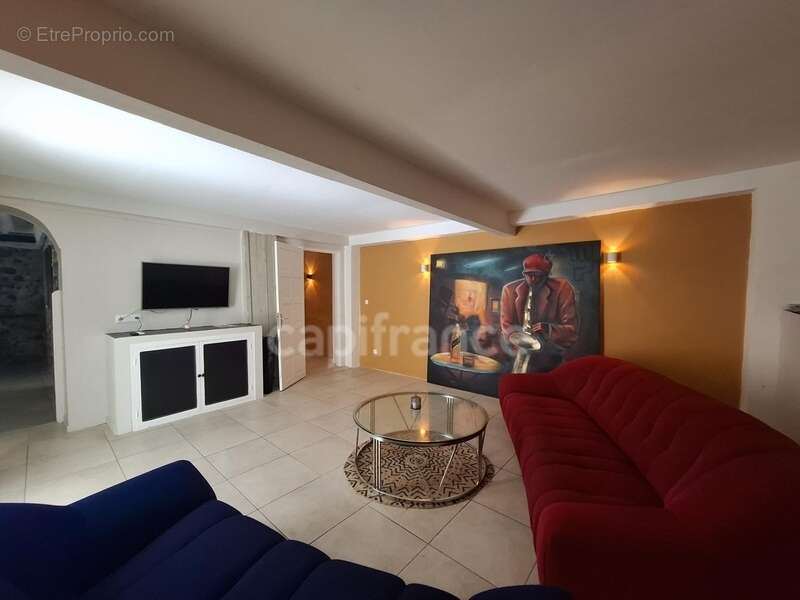 A vendre - Maison de Bourg Atypique et Rénovée – Vue Mer et Montagne – Saint-Pierre (972) - photo 6