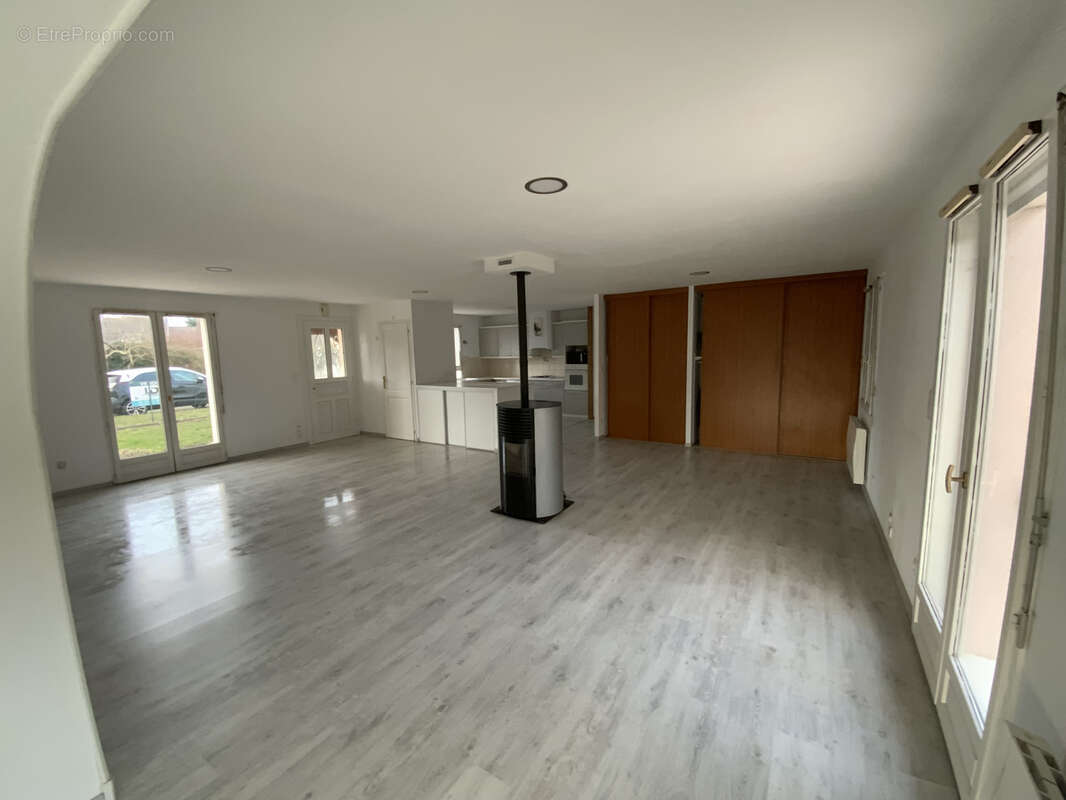 Maison à ANGERVILLE-LA-CAMPAGNE