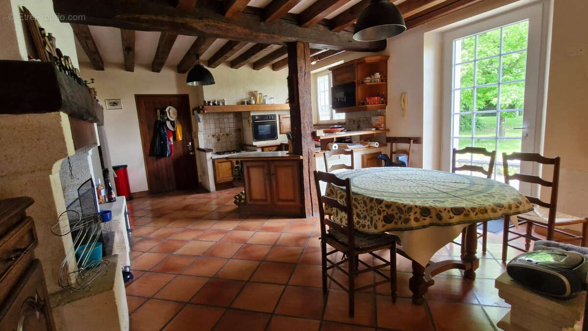 Maison à CHENAC-SAINT-SEURIN-D&#039;UZET