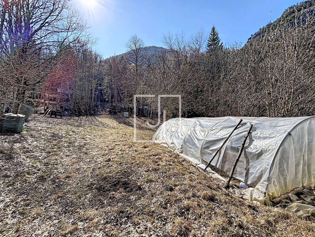Maison à LE LAUZET-UBAYE
