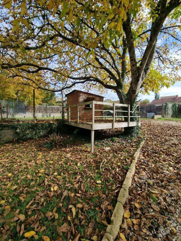 Maison à LES BORDES