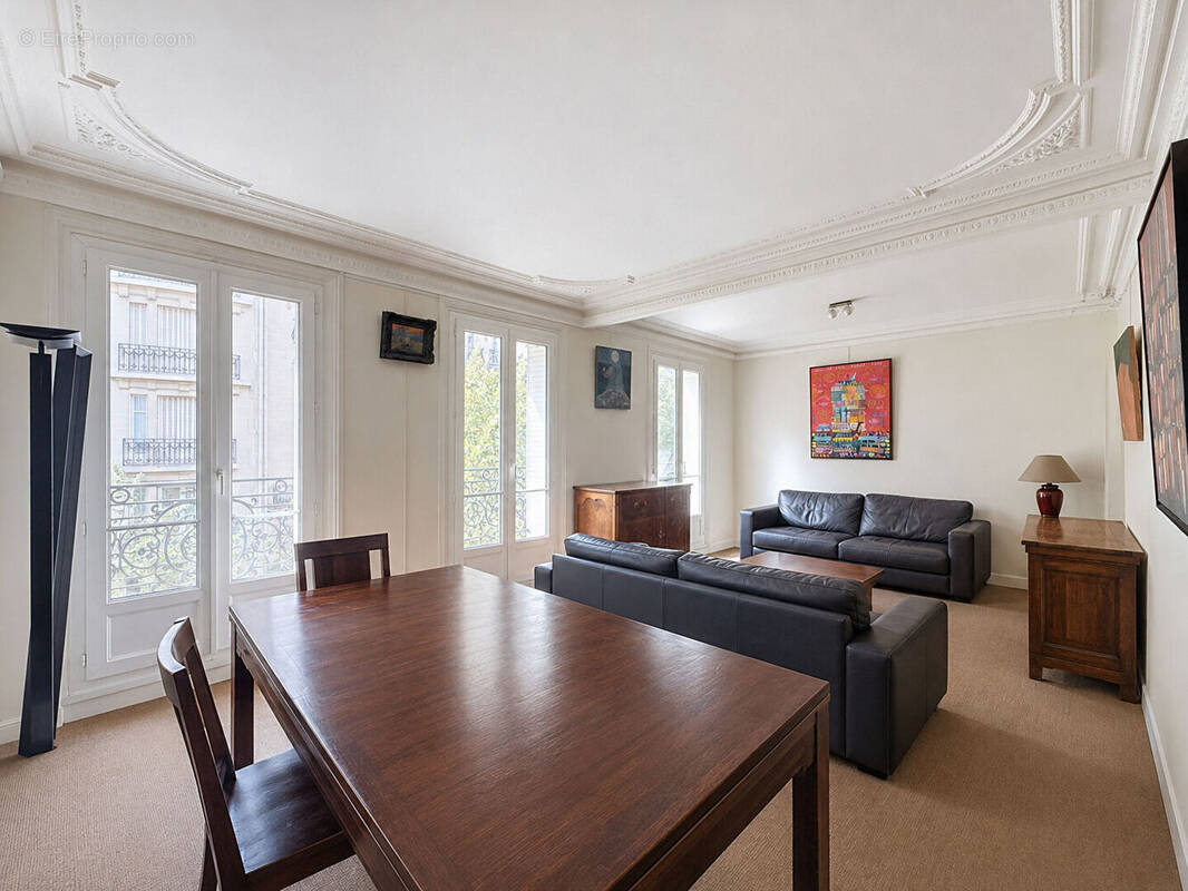 Appartement à PARIS-16E