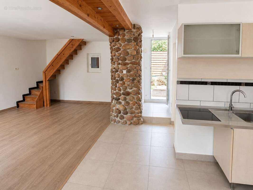 Saint-hilaire-de-la-côte – maison de caractère rénovée – 94,46 m² – jardin – terrasse - photo 3