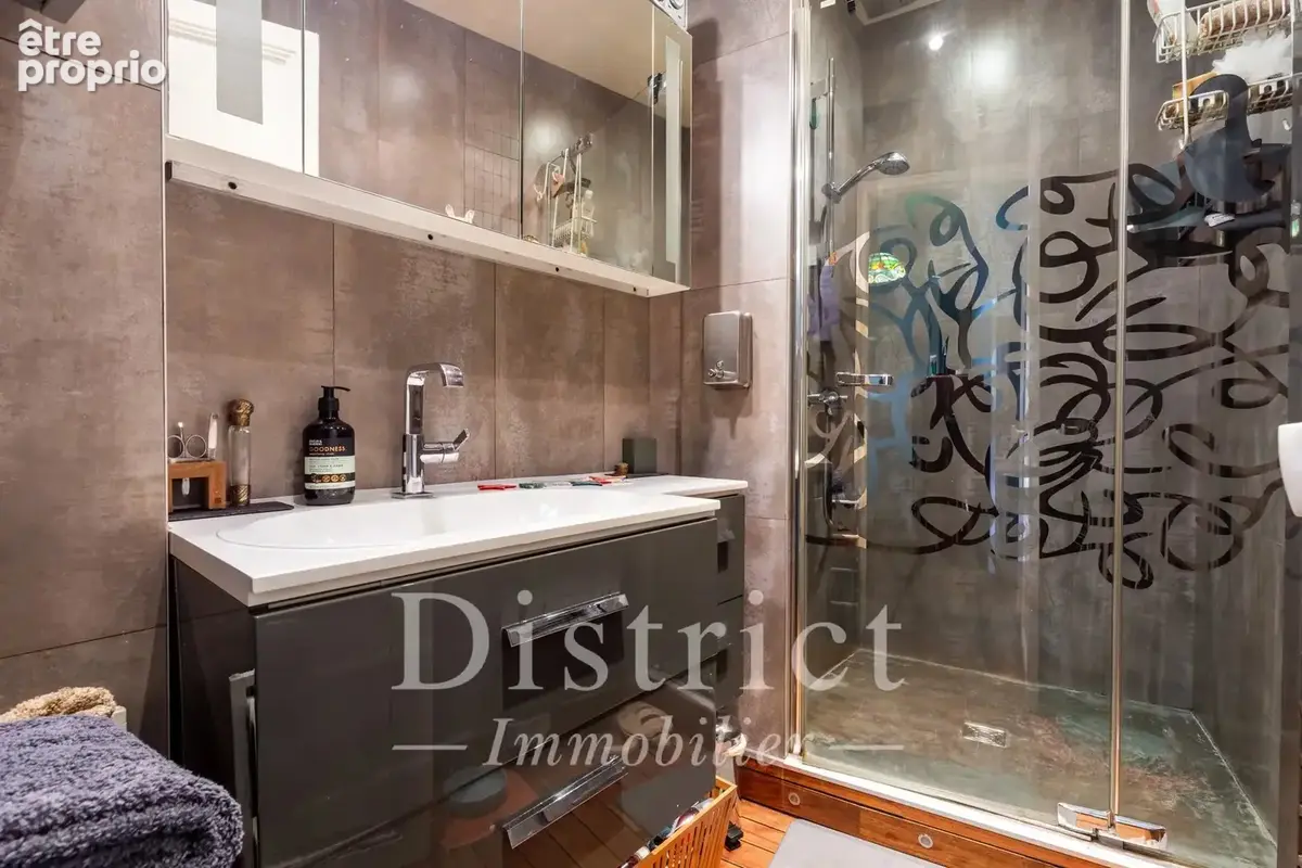 Rue Desnouettes. Superbe appartement 65 m². Vue dégagée et balcon. - photo 8