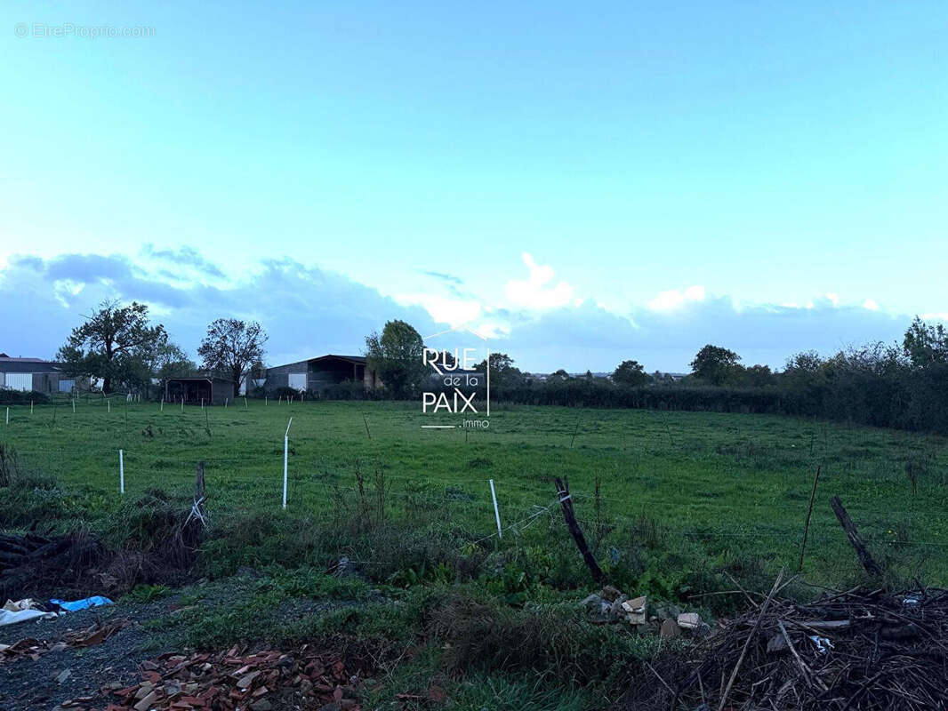 Maison à AZAY-LE-BRULE