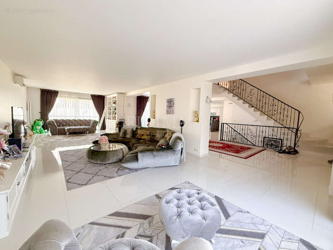 Maison à CHENNEVIERES-SUR-MARNE