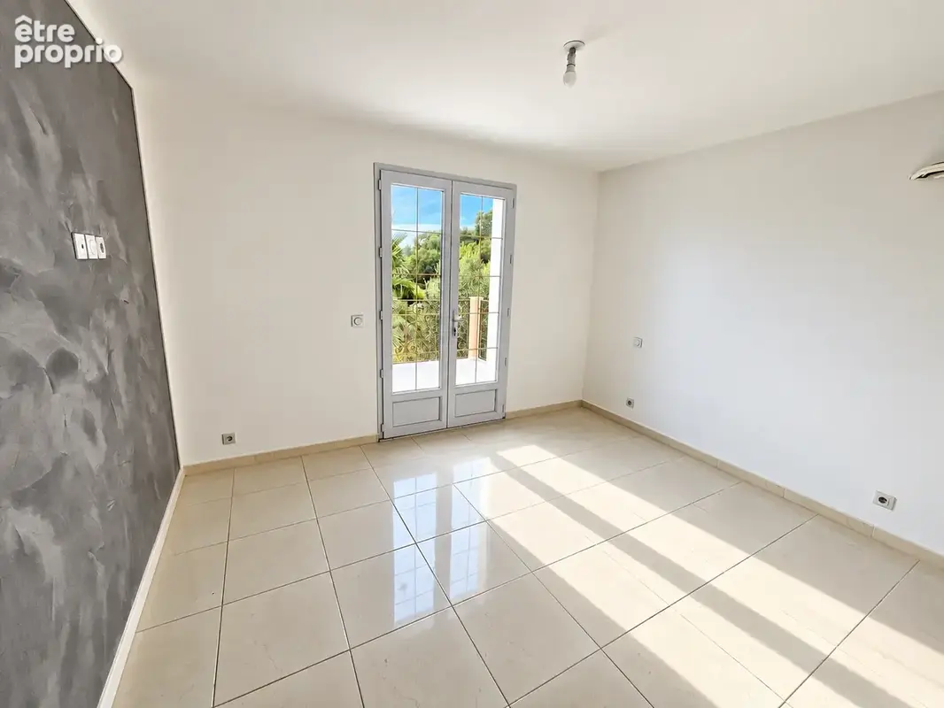 La Motte -Villa de 150 m2 - Grand jardin arboré - Terrain piscinable - photo 11