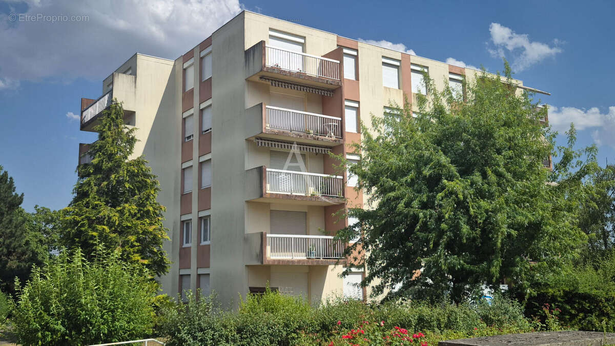Appartement lumineux avec balcon, parking et cave - photo 7