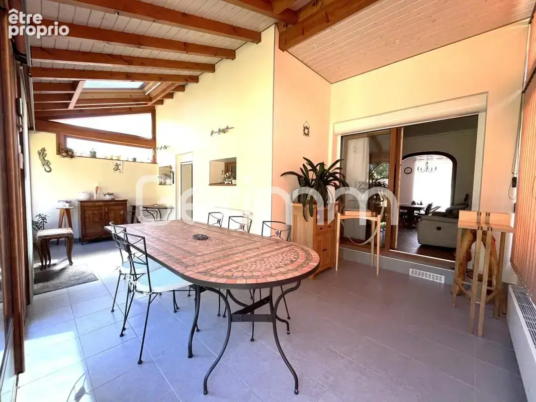 Vente - Maison - 4 pièces + cuisine - 100 m² - 319 000 € - - photo 2