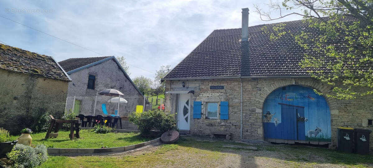 Maison à COLOMBIER